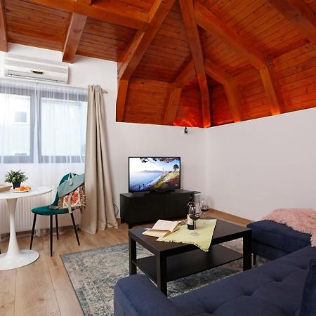 One Love Central Cottage บูคาเรสต์ ภายนอก รูปภาพ